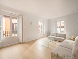 Piso En venta en Cortes - Huertas, Madrid photo 0