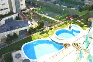 Venta de piso en Villajoyosa, de 100m2 con 2 dormitorios y 2 baños con plaza de garaje photo 0