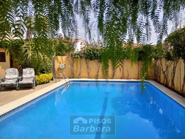 Casa en venta con piscina en la zona de Serraparrera photo 0