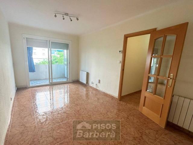 Piso en venta en La Roureda(08207) photo 0