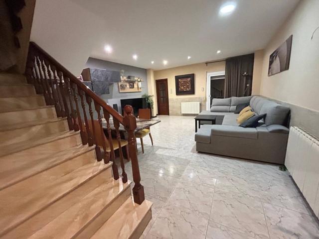 Casa-Chalet adosado En venta Creu de Barberà photo 0