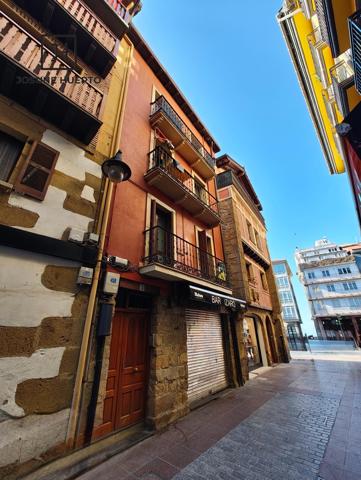 Piso de 3 habitaciones en Azara Kalea – Zarautz centro, a un paso de la playa photo 0