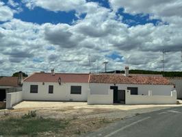 Casa-Chalet en venta en El Almendro, Huelva – Espacio, tranquilidad y piscina photo 0