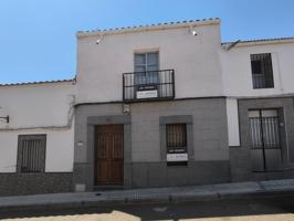 Una casa con metros, luz y muchas posibilidades en Esparragosa de la Serena photo 0