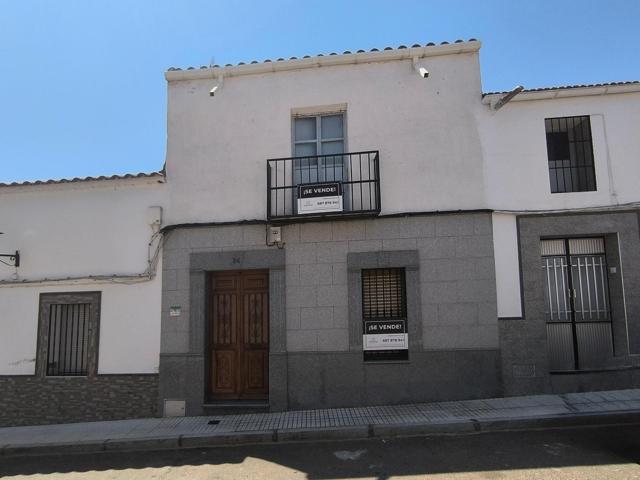 Una casa con metros, luz y muchas posibilidades en Esparragosa de la Serena photo 0