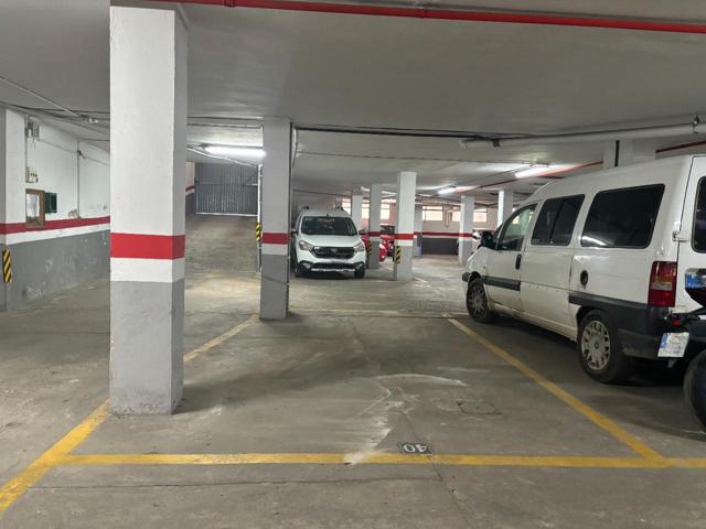 ¡Se vende plaza de garaje en La Poble Nou! 🚗 photo 0