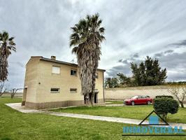 Casa - Chalet en venta en Utebo de 356 m2 photo 0