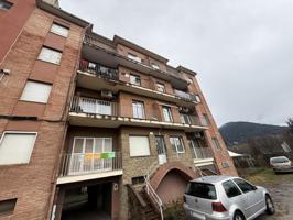 Piso en venta en Olot de 84 m2 photo 0