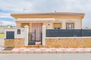 Casa  en Planta Baja con Amplio Patio y Estacionamiento. photo 0