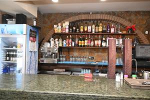 TRASPASO de Bar de tapas en La Chana. Zona Las Torres. Granada photo 0