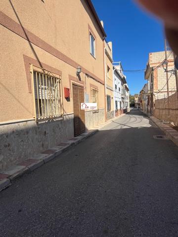 UNFAMILIAR ADOSADA DE PUEBLO EN OTURA CENTRO, OPORTUNIDAD, SE RECOMIENDA VISITA photo 0