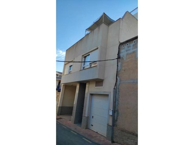 En Lorca, edificio situado en Travesía Escultor Roque López, dispone de cuatro viviendas photo 0