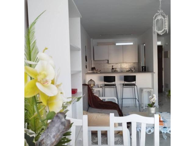 ¡En Venta! Luminoso Apartamento Totalmente Renovado en Costa del Silencio photo 0