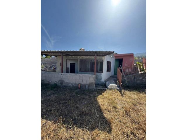 EN VENTA – Finca rústica con construcción, cueva y vistas espectaculares en Fasnia photo 0