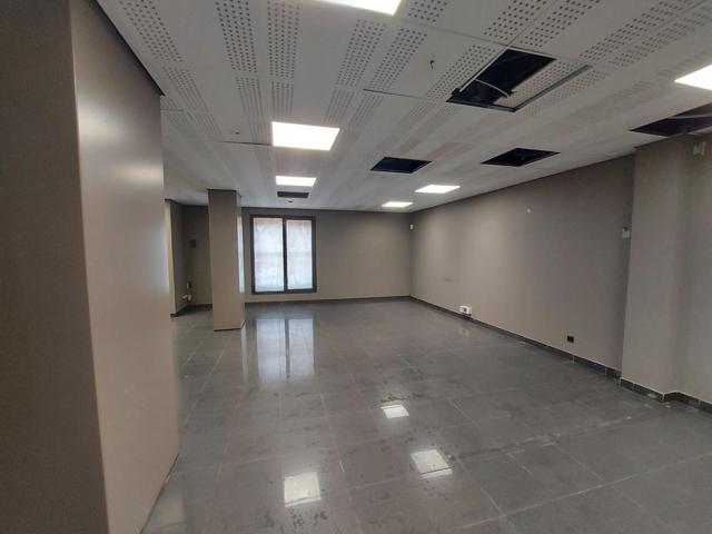 ESTUPENDO LOCAL EN PASSEIG TORRES I BAGES SANT ANDREU-BARCELONA photo 0