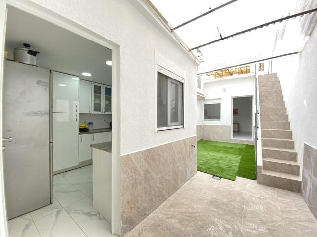 Casa reformada en venta en Sant Pere Nord photo 0