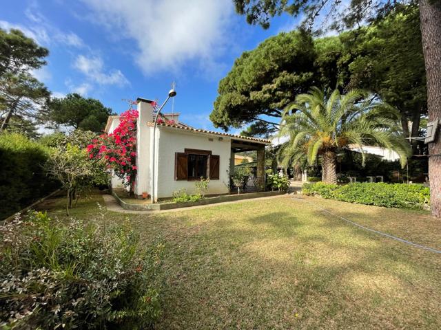 Encantadora Casa amb Jardí Acollidor de 800m2, Piscina i Barbacoa Privades a una Zona Tranquil·la prop de la Platja photo 0