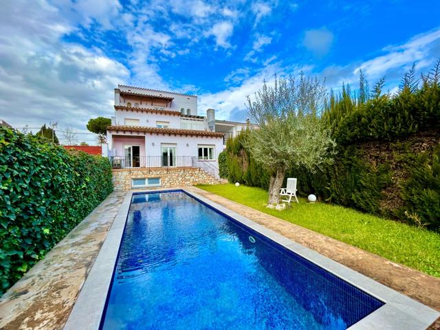 Exclusiva casa unifamiliar con jardín, piscina y amplios espacios en Palafrugell photo 0