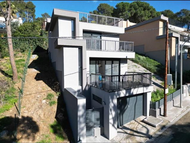 Moderna casa de estreno con amplias terrazas en Begur photo 0