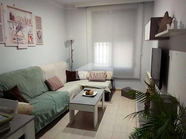 APARTAMENTO DE ALQUILER REFORMADO CON PATIO photo 0