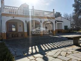 CHALET Y CASA AUXILIAR CON LUZ DE RED Y AGUA CERCANO A VILLANUEVA DE LA SERENA photo 0