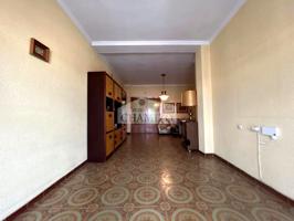 PISO AMPLIO EN VENTA EN ZONA CENTRO CON UN GRAN BALCÓN photo 0