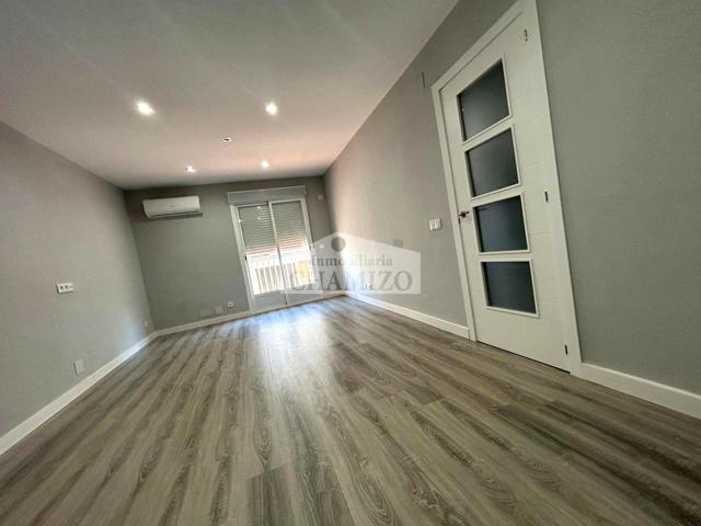 PISO EN UNA ZONA MUY DEMANDADA Y COMPLETAMENTE REFORMADO CON PLAZA DE GARAJE photo 0