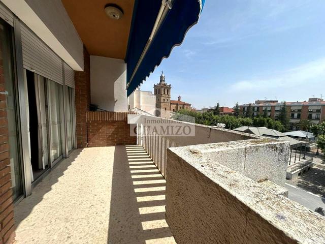 ¡GRAN PISO CON TERRAZA Y MUY BUENAS VISTAS EN EXCLUSIVIDAD EN ZONA CENTRO CON GARAJE! photo 0