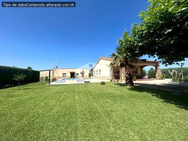 CHALET CON PISCINA Y LUZ DE RED SITUADO ENTRE DON BENITO Y VILLANUEVA DE LA SERENA☀️🌳🏊‍♀️🏊🏊‍♂️ photo 0