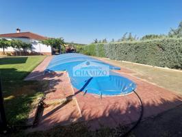 CHALET CON PISCINA Y LUZ DE RED CERCANO A VILLANUEVA DE LA SERENA Y DON BENITO photo 0