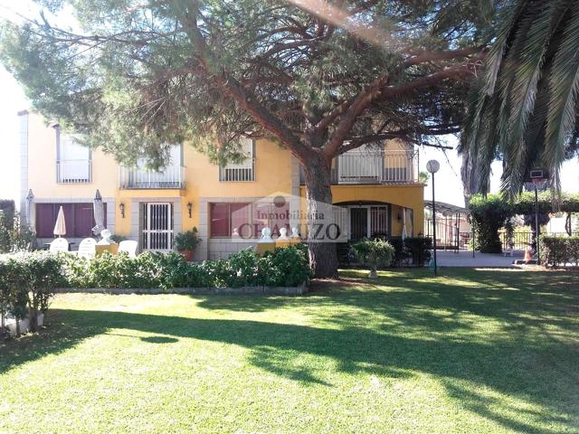 GRAN CHALET CON PISCINA Y LUZ DE RED CON BUENOS ACCESOS CERCANO A VILLANUEVA DE LA SERENA ☀️🌳🏊‍♀️🏊🏊‍♂️ photo 0