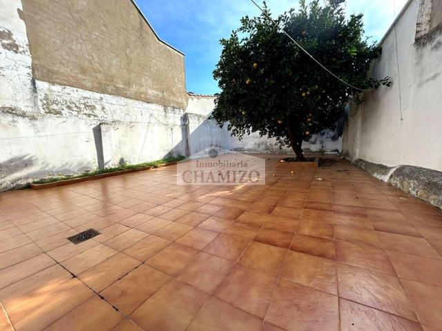 CASA EN VENTA EN BUEN ESTADO CON GRAN PATIO photo 0