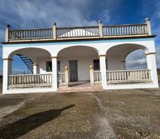 CHALET PREPARADO PARA VIVIR CON NAVE AUXILIAR, LUZ DE RED Y AGUA CERCANO A VILLANUEVA DE LA SERENA photo 0