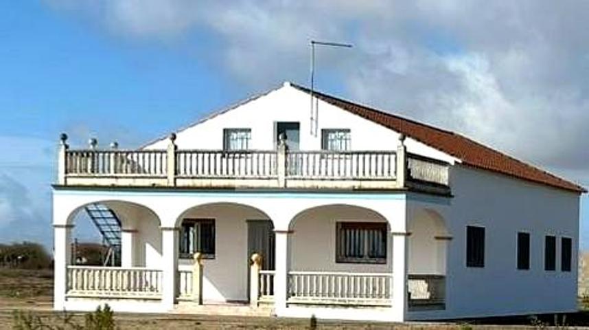 CHALET PREPARADO PARA VIVIR CON NAVE AUXILIAR, LUZ DE RED Y AGUA CERCANO A VILLANUEVA DE LA SERENA photo 0