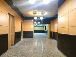 Local comercial en venta en Manresa con salida de humo photo 0