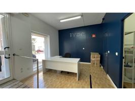 Local comercial delante del colegio Oms i de Prat por 500€ en Manresa photo 0