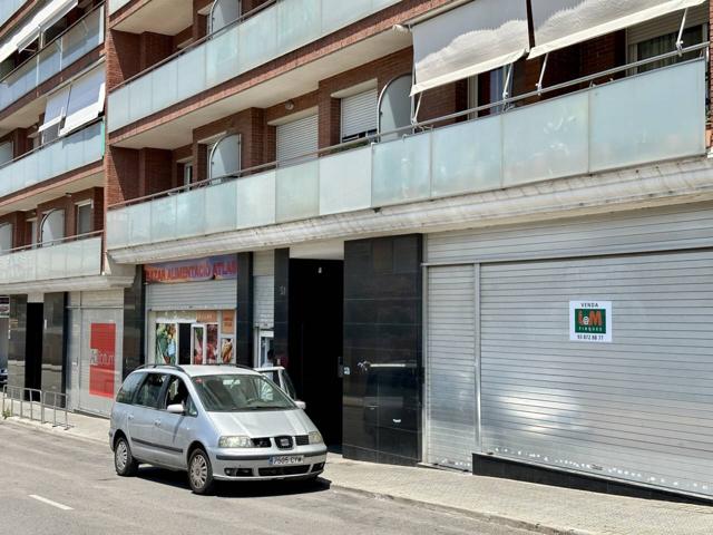 Local comercial con salida de humos en venta en Manresa photo 0