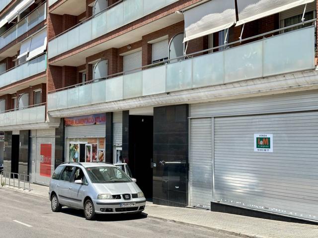 Local comercial en venta en Manresa con rentabilidad de un 5.5% photo 0