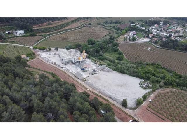 Poligono industrial de 17.000m² con nave construida y potencial de desarrollo industrial y logístico photo 0