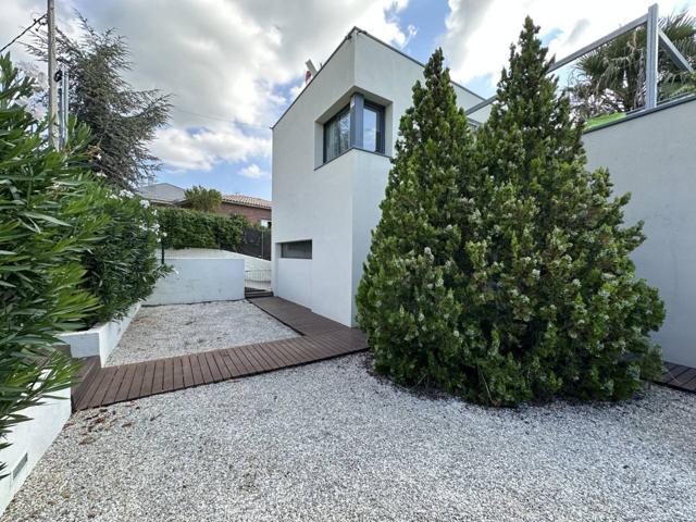 Exclusiva casa de diseño a cuatro vientos en venta en L'Atmella del Valles photo 0