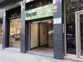 Local comercial en alquiler en el Passeig Pere III de Manresa photo 0