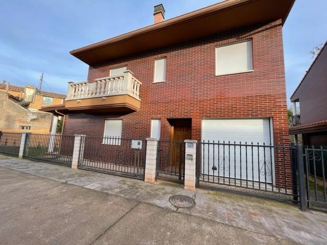 SE VENDE UNIFAMILIAR NUEVO en Uruñuela La Rioja (amueblado ) photo 0