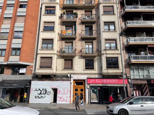 se vende piso en calle murrieta junto a gran via Logroño photo 0