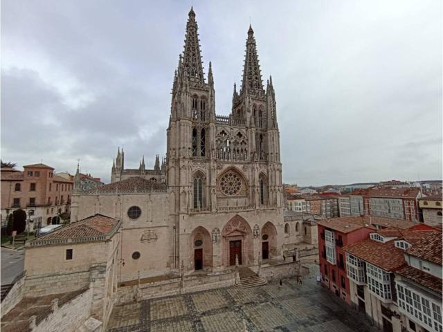 ¡LO MAS EXCLUSIVO, ÚNICO EN BURGOS, FRENTE A LA CATEDRAL! photo 0