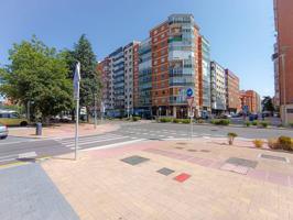 Venta de piso exterior con terraza y orientado al sur en Burgos Capital photo 0