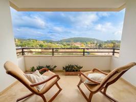 Amplio piso con terraza, vistas a la montaña y parking photo 0