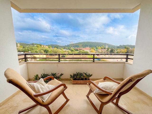 Amplio piso con terraza, vistas a la montaña y parking photo 0