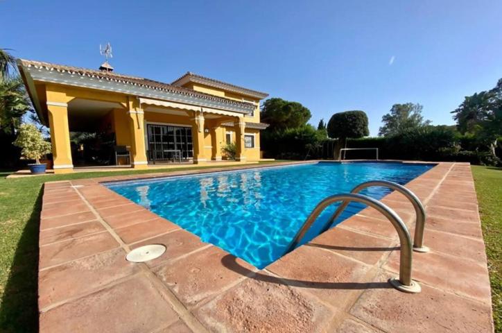 Villa en Alquiler en Este - Elviria photo 0