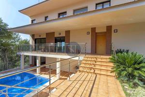 Casa - Chalet en venta en Chiva de 400 m2 photo 0
