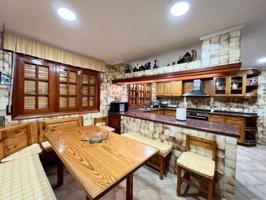 Casa - Chalet en venta en Chiva de 556 m2 photo 0